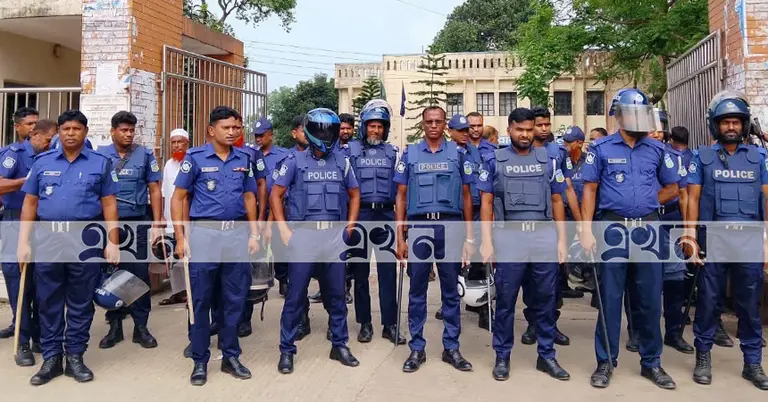 ১৪৪ ধারা জারি ও পুলিশ মোতায়েন